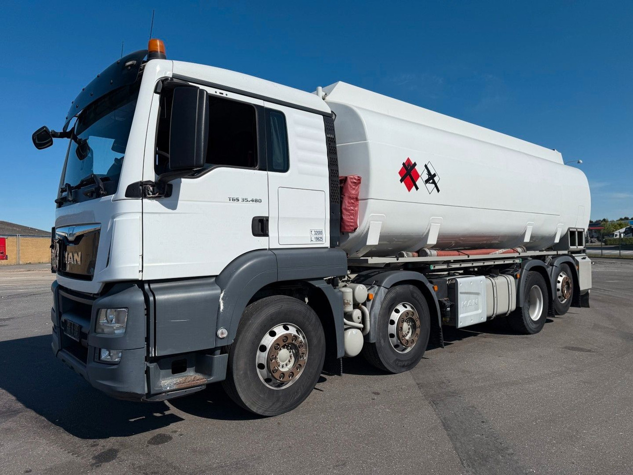 MAN TGS 35.480 8x2*6 23.000 l. ADR Euro 6 Tanktruck - Грузовик-цистерна: фото 1 MAN TGS 35.480 8x2*6 23.000 l. ADR Euro 6 Tanktruck - Грузовик-цистерна: фото 1