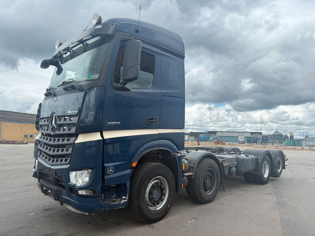 Mercedes-Benz Arocs 3253 8x26 Euro 6 Chassis / Fahrgestell - Грузовик-шасси: фото 1 Mercedes-Benz Arocs 3253 8x26 Euro 6 Chassis / Fahrgestell - Грузовик-шасси: фото 1