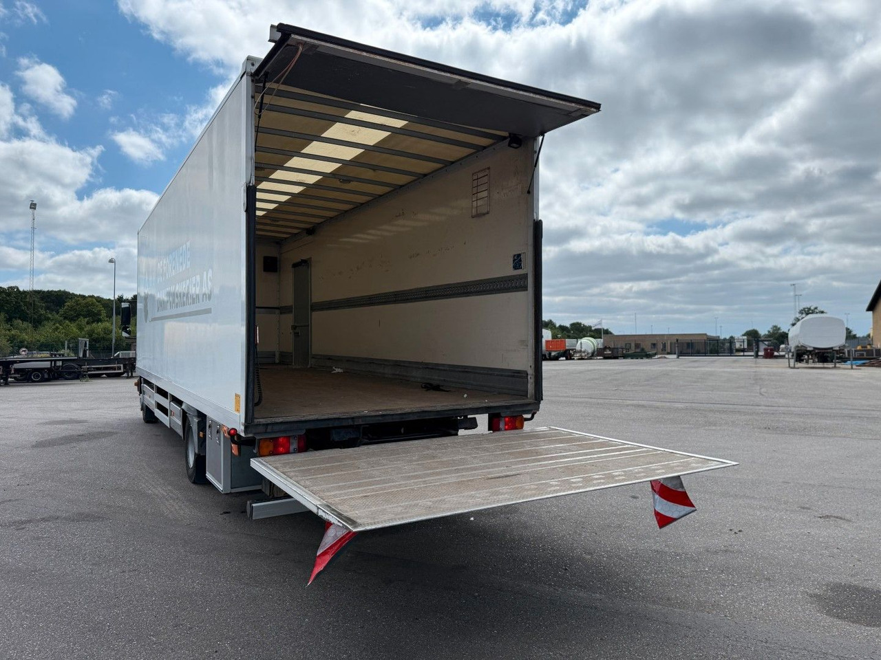 Mercedes-Benz Atego 1218 4x2 Euro 5 8,0 m. koffer - Грузовик с закрытым кузовом: фото 5 Mercedes-Benz Atego 1218 4x2 Euro 5 8,0 m. koffer - Грузовик с закрытым кузовом: фото 5