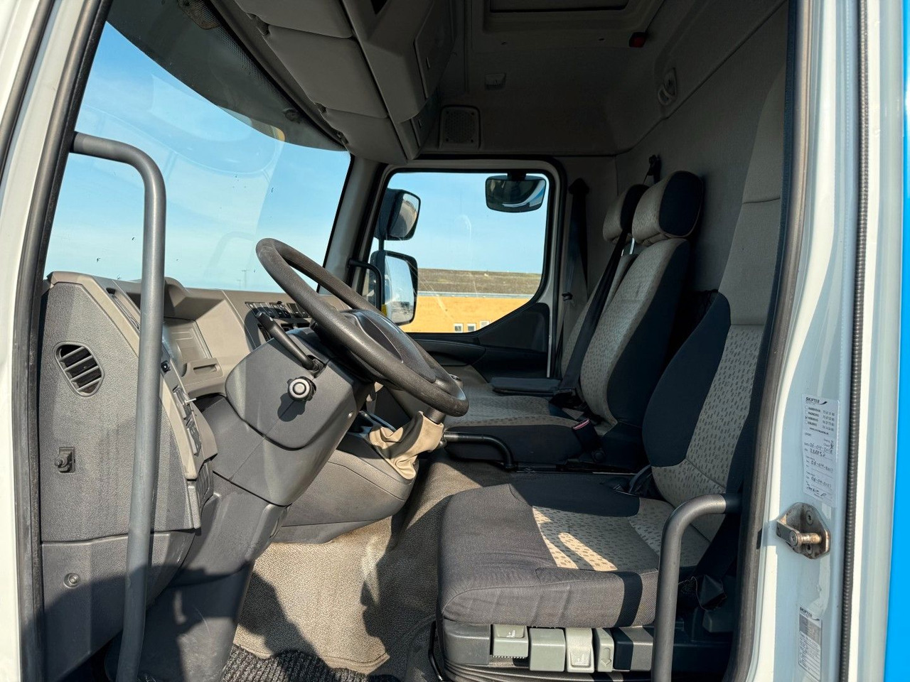 Renault Midlum 220 DXI 4x2 6.0 Box / Koffer - Грузовик с закрытым кузовом: фото 5 Renault Midlum 220 DXI 4x2 6.0 Box / Koffer - Грузовик с закрытым кузовом: фото 5