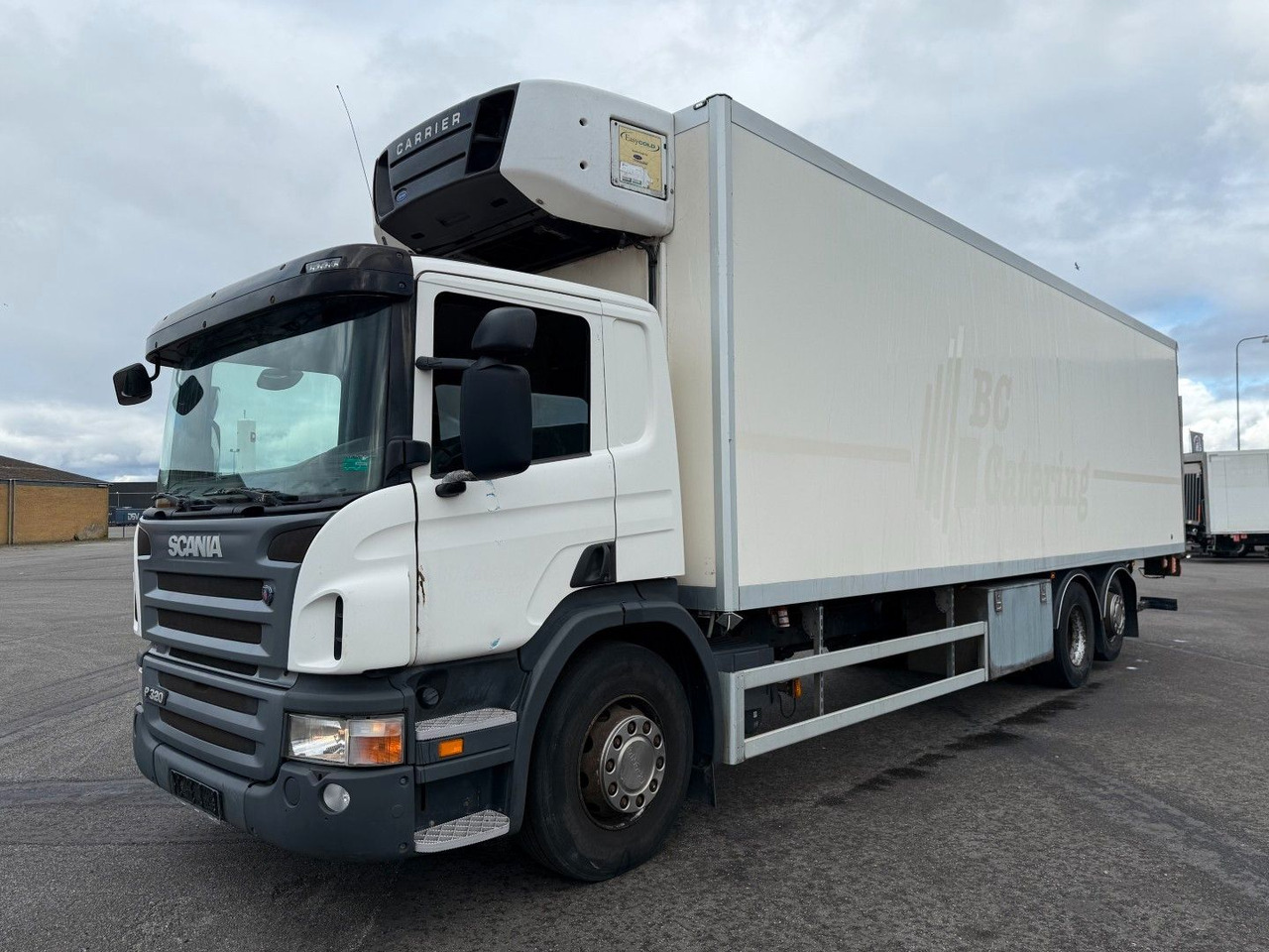 Scania P320 6x2*4 Carrier Supra 950 Mt. 9.40 m. Box - Рефрижератор: фото 1 Scania P320 6x2*4 Carrier Supra 950 Mt. 9.40 m. Box - Рефрижератор: фото 1