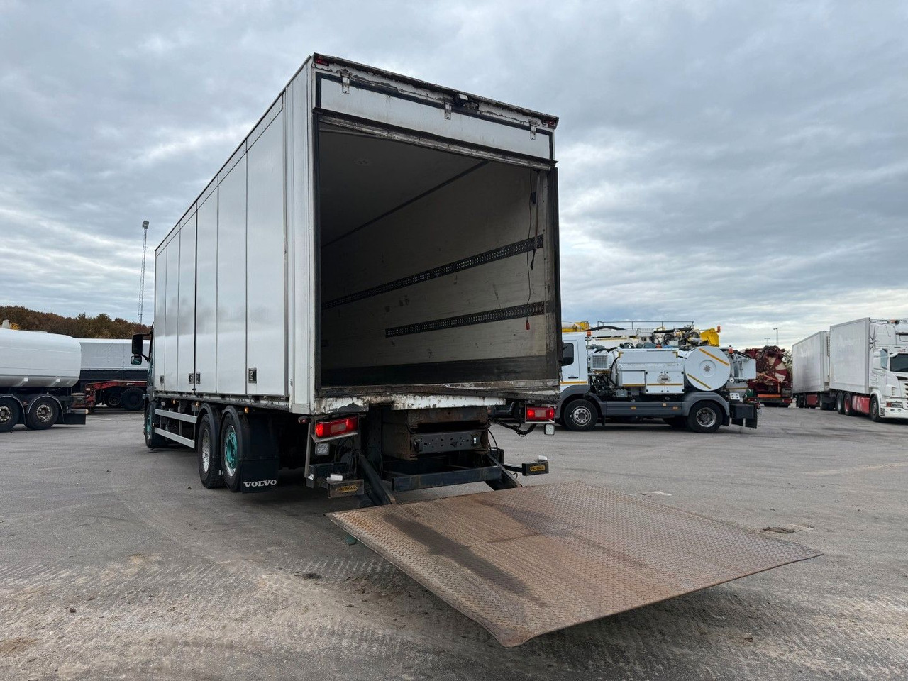 Volvo FM330 6x2*4 Carrier Supra 1050 Nordic - Рефрижератор: фото 5 Volvo FM330 6x2*4 Carrier Supra 1050 Nordic - Рефрижератор: фото 5