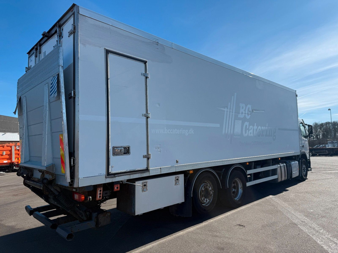 Volvo FM330 6x2*4 Carrier Supra 1250 Mt / 9.3 m Koffer - Рефрижератор: фото 3 Volvo FM330 6x2*4 Carrier Supra 1250 Mt / 9.3 m Koffer - Рефрижератор: фото 3