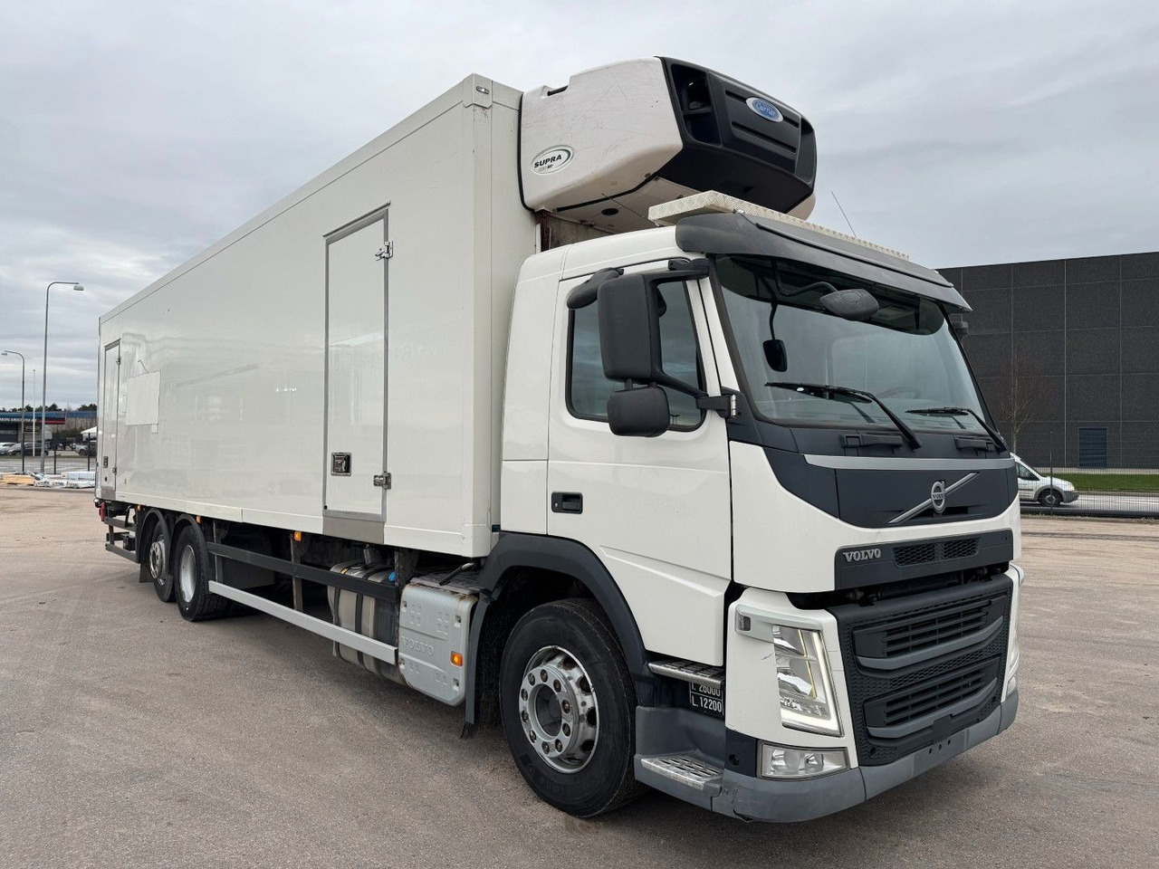 Volvo FM330 6x2*4 Carrier Supra 1250 Mt 9,9m (defekt f - Рефрижератор: фото 2 Volvo FM330 6x2*4 Carrier Supra 1250 Mt 9,9m (defekt f - Рефрижератор: фото 2