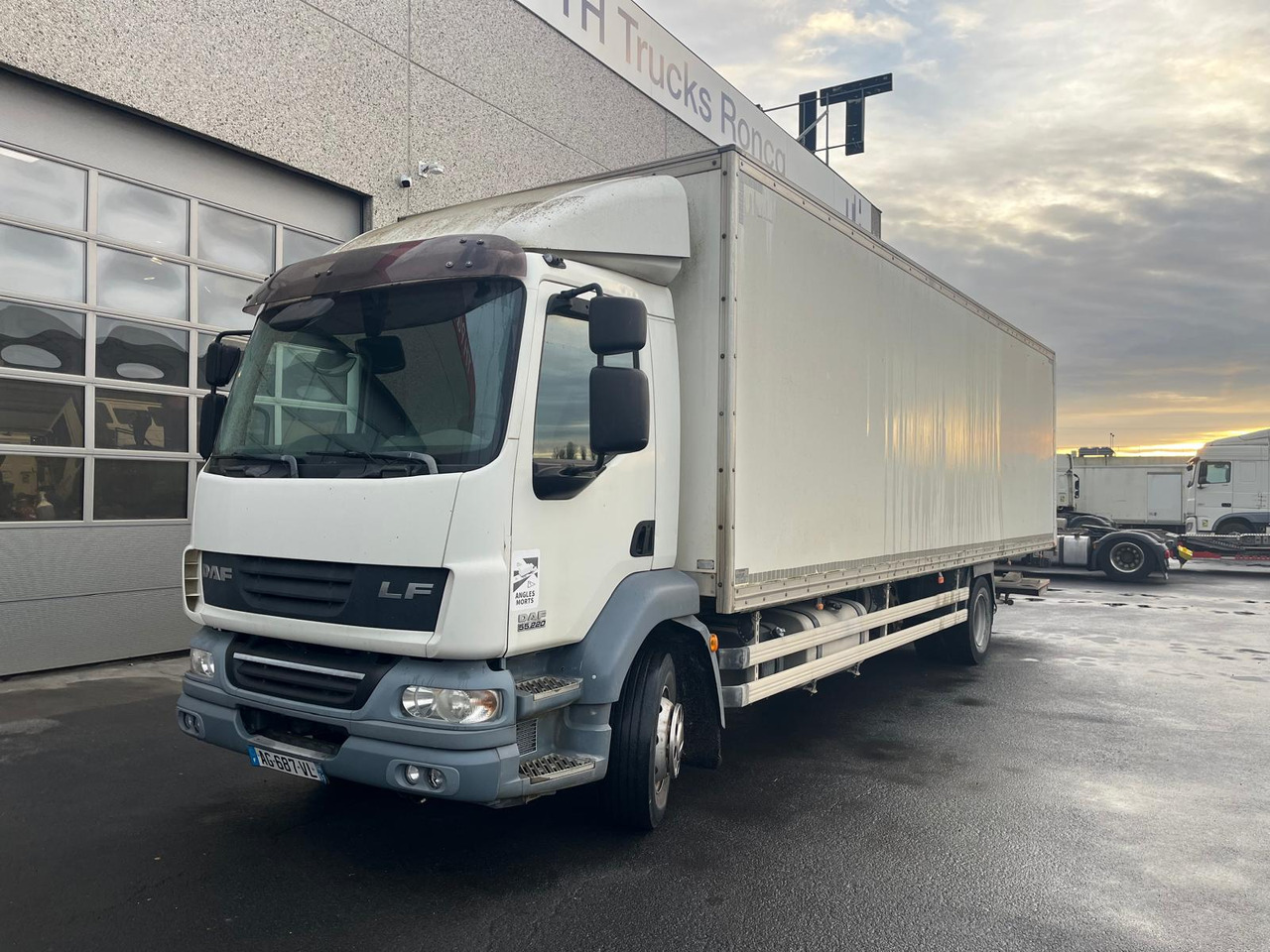 DAF LF 55.220 - Грузовик с закрытым кузовом: фото 1 DAF LF 55.220 - Грузовик с закрытым кузовом: фото 1
