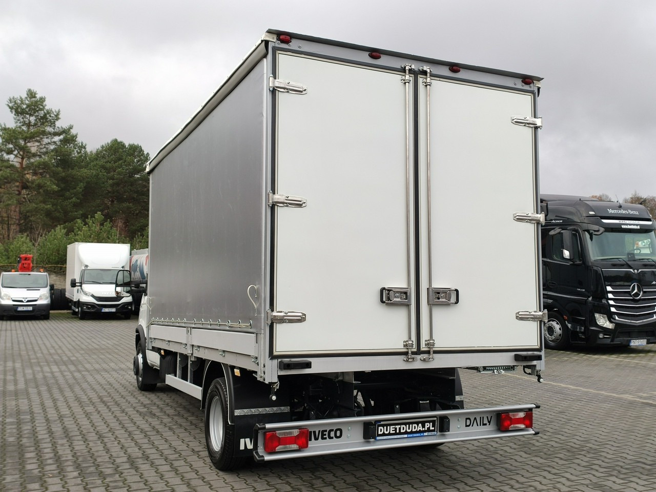 Тентованный фургон Iveco Daily 70C18 V H: фото 19