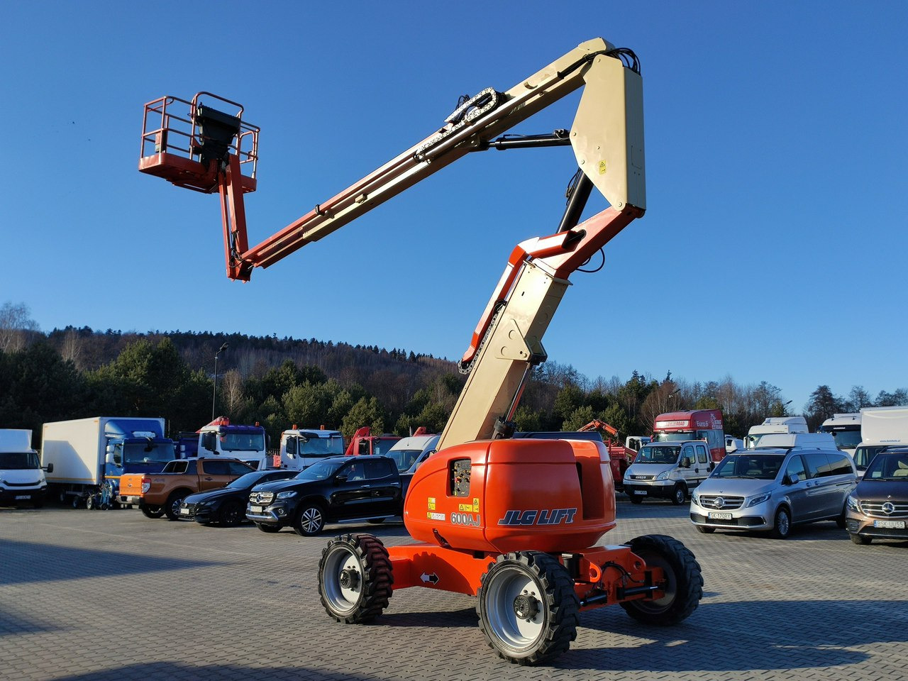 JLG 600AJ 4x4 PODNOŚNIK PRZEGUBOWY - Коленчатый подъемник: фото 4 JLG 600AJ 4x4 PODNOŚNIK PRZEGUBOWY - Коленчатый подъемник: фото 4
