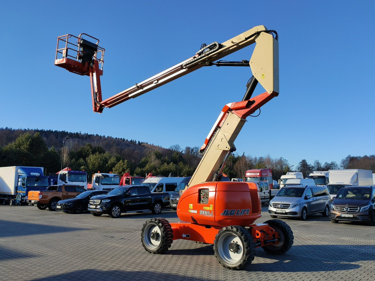 JLG 600AJ 4x4 PODNOŚNIK PRZEGUBOWY - Коленчатый подъемник: фото 3 JLG 600AJ 4x4 PODNOŚNIK PRZEGUBOWY - Коленчатый подъемник: фото 3