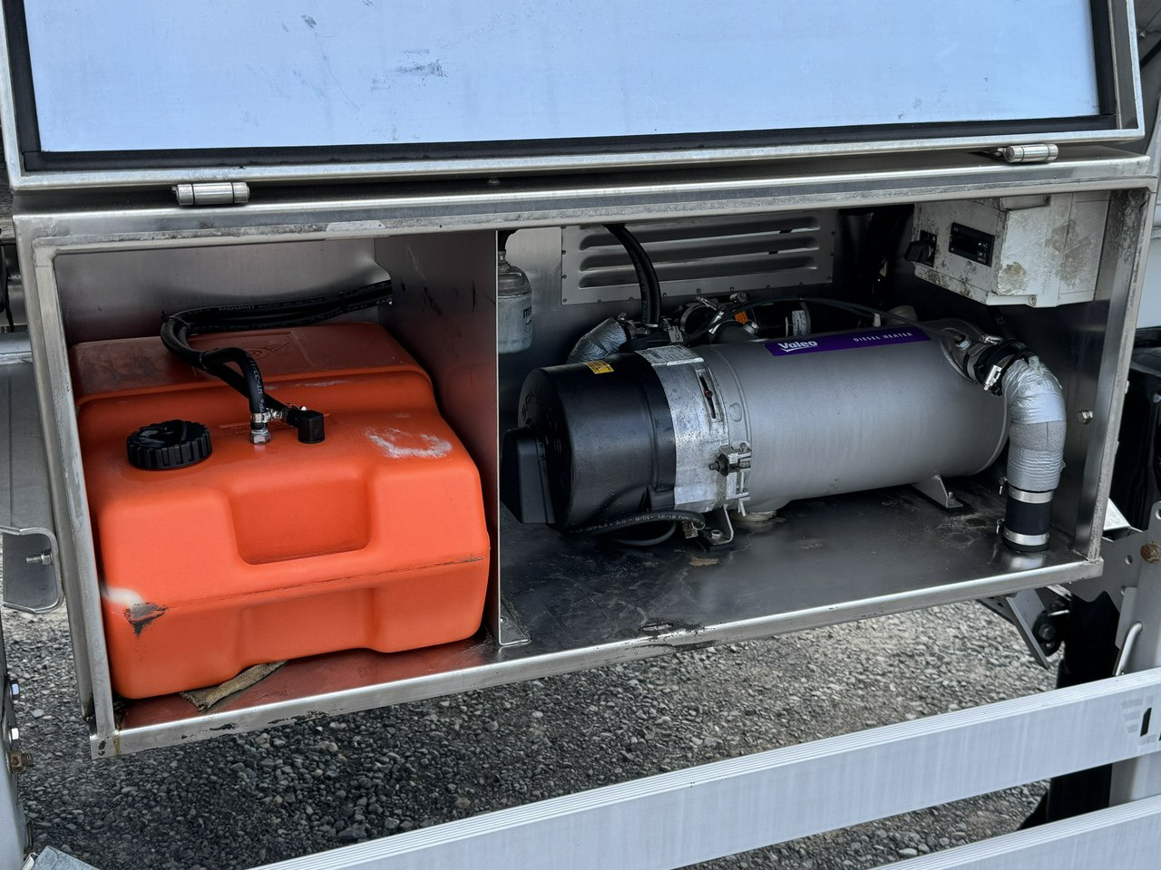 Полуприцеп-цистерна Lag Spożywcza Magyar Izolowana Webasto Pompa Elektryczna do Zrzutu: фото 11 Полуприцеп-цистерна Lag Spożywcza Magyar Izolowana Webasto Pompa Elektryczna do Zrzutu: фото 11