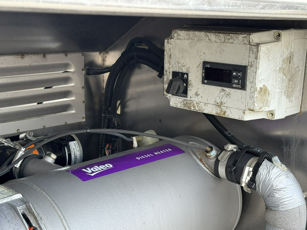 Полуприцеп-цистерна Lag Spożywcza Magyar Izolowana Webasto Pompa Elektryczna do Zrzutu: фото 13 Полуприцеп-цистерна Lag Spożywcza Magyar Izolowana Webasto Pompa Elektryczna do Zrzutu: фото 13