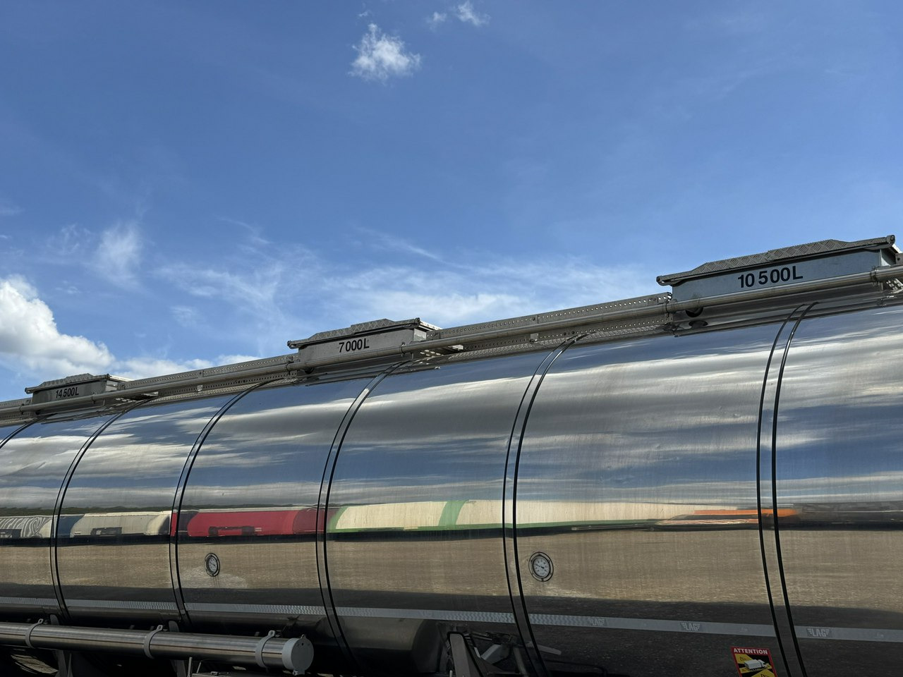 Полуприцеп-цистерна Lag Spożywcza Magyar Izolowana Webasto Pompa Elektryczna do Zrzutu: фото 16 Полуприцеп-цистерна Lag Spożywcza Magyar Izolowana Webasto Pompa Elektryczna do Zrzutu: фото 16