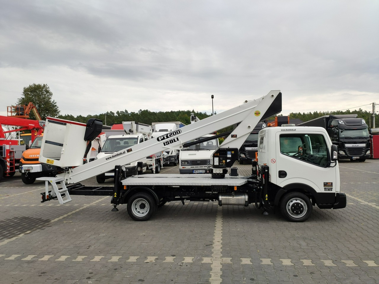 Nissan Cabstar - Грузовик с подъемником: фото 5 Nissan Cabstar - Грузовик с подъемником: фото 5