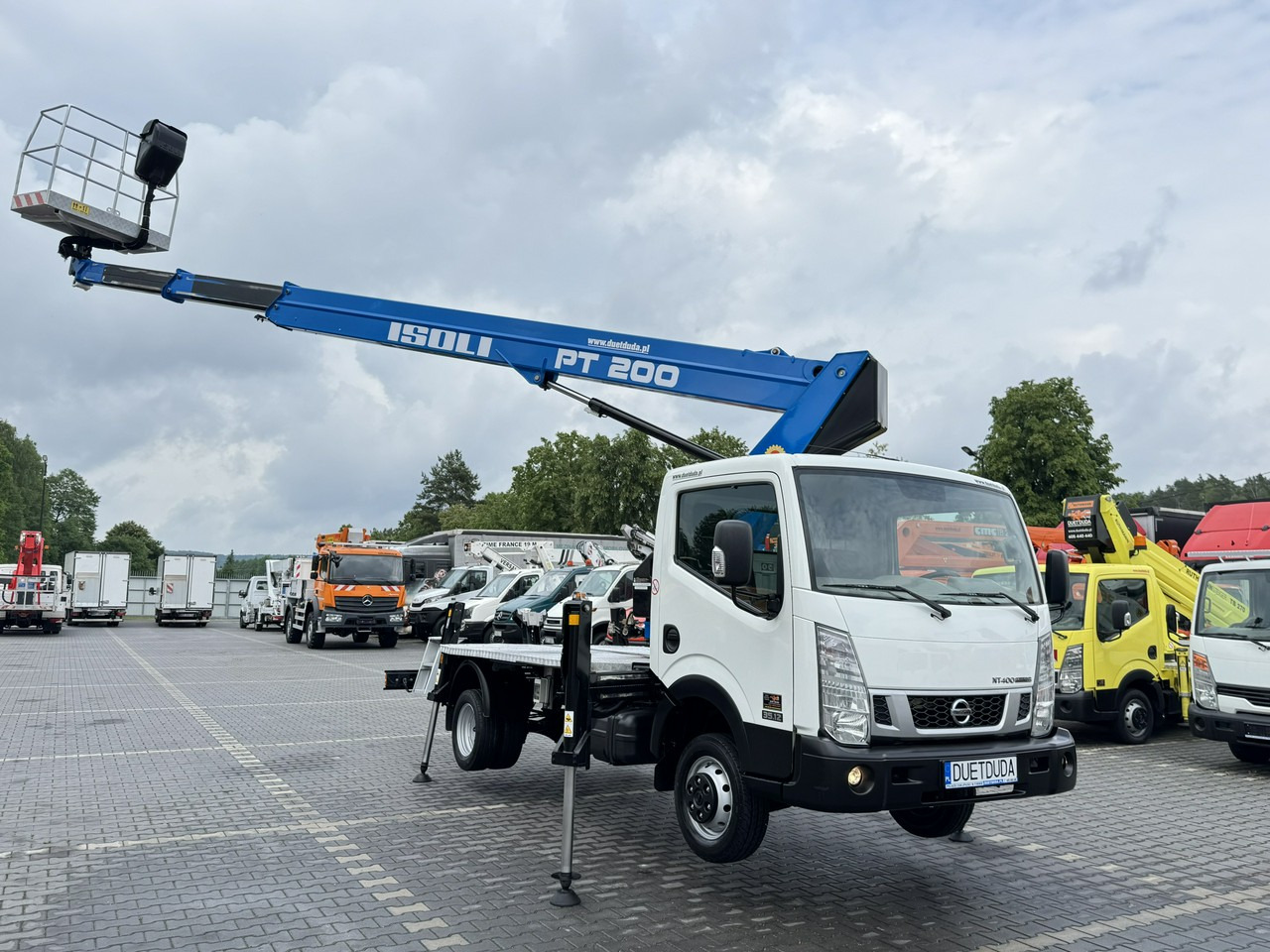 Nissan Cabstar - Грузовик с подъемником: фото 5 Nissan Cabstar - Грузовик с подъемником: фото 5