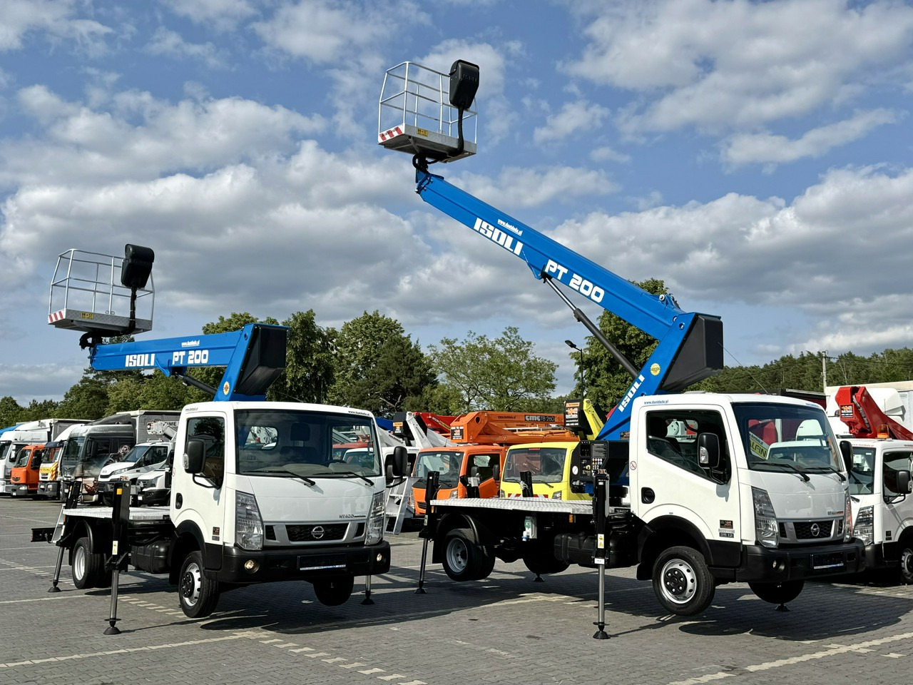 Nissan Cabstar - Грузовик с подъемником: фото 4 Nissan Cabstar - Грузовик с подъемником: фото 4