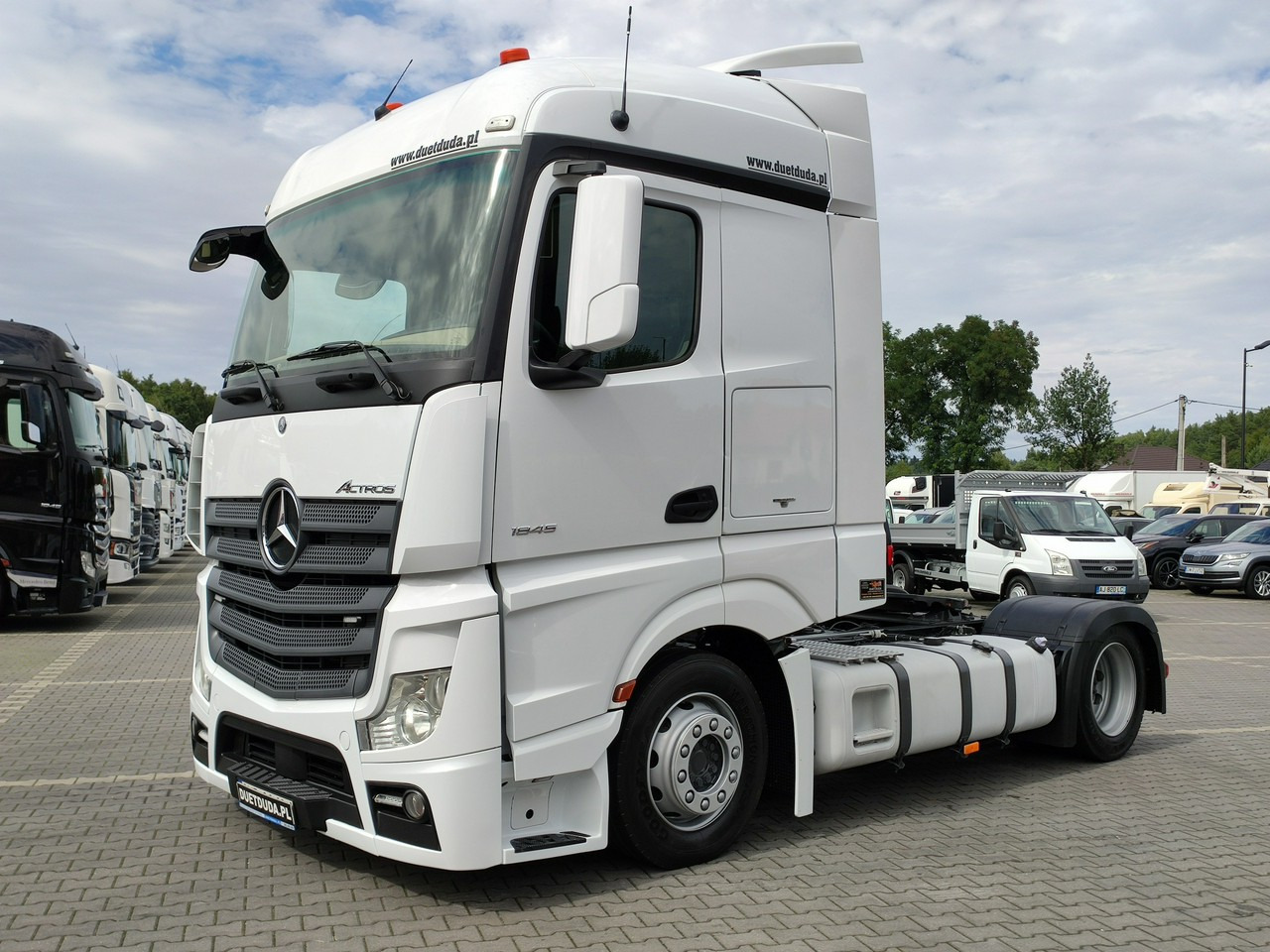 Mercedes ACTROS 1845 Euro 6 Low Deck Mega !!! - Тягач: фото 4 Mercedes ACTROS 1845 Euro 6 Low Deck Mega !!! - Тягач: фото 4