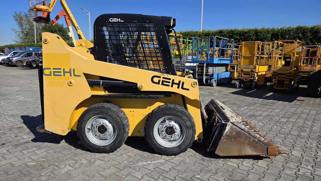 GEHL R105 - Мини-погрузчик с бортовым поворотом: фото 3 GEHL R105 - Мини-погрузчик с бортовым поворотом: фото 3