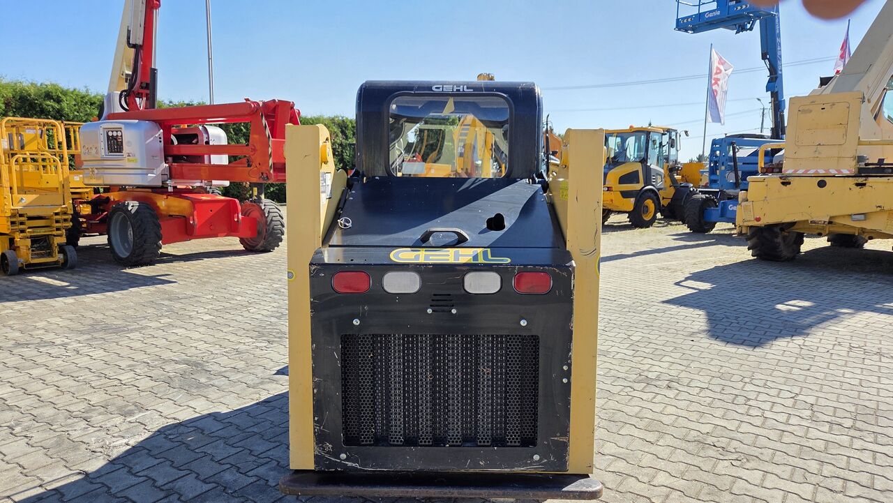 GEHL R105 - Мини-погрузчик с бортовым поворотом: фото 5 GEHL R105 - Мини-погрузчик с бортовым поворотом: фото 5