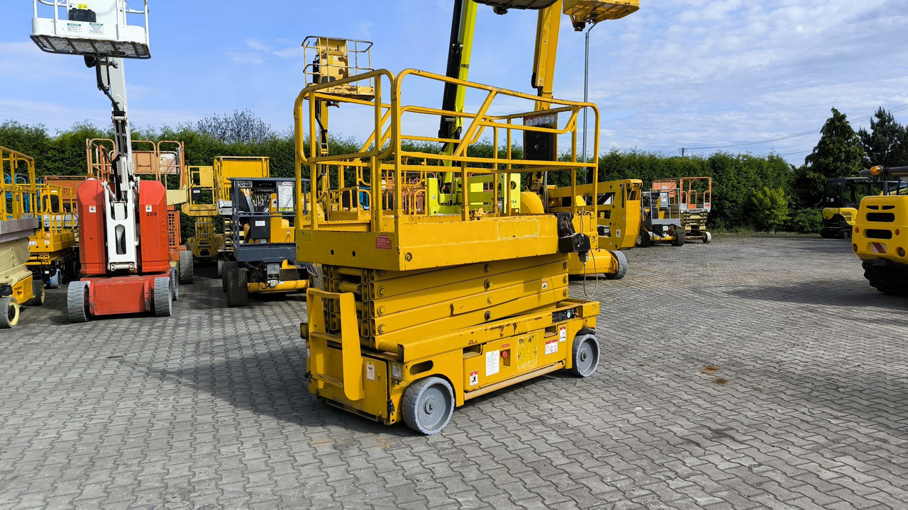 HULOTTE Compact 12 - Ножничный подъемник: фото 1 HULOTTE Compact 12 - Ножничный подъемник: фото 1