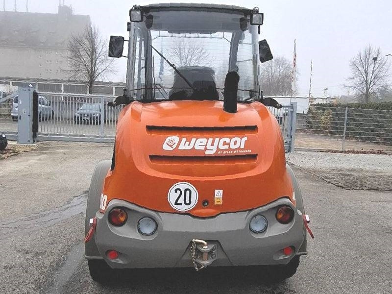 Atlas AR 400 - Мини-погрузчик с бортовым поворотом: фото 5 Atlas AR 400 - Мини-погрузчик с бортовым поворотом: фото 5