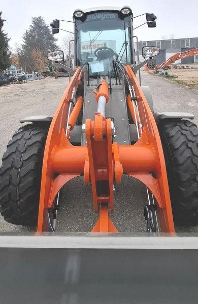 Atlas AR 480 - Мини-погрузчик с бортовым поворотом: фото 3 Atlas AR 480 - Мини-погрузчик с бортовым поворотом: фото 3