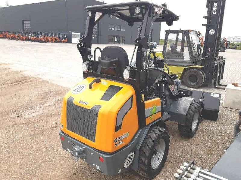 Giant G 2200 E X-Tra Elektro / electric - Мини-погрузчик с бортовым поворотом: фото 4 Giant G 2200 E X-Tra Elektro / electric - Мини-погрузчик с бортовым поворотом: фото 4
