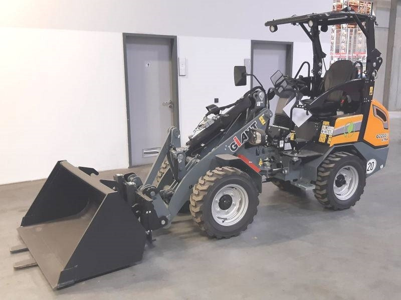 Giant G 2200 E X-Tra Elektro / electric - Мини-погрузчик с бортовым поворотом: фото 2 Giant G 2200 E X-Tra Elektro / electric - Мини-погрузчик с бортовым поворотом: фото 2