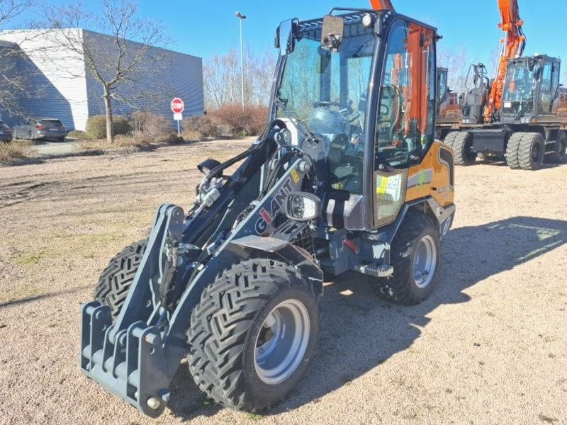 Giant G 2700 E X-Tra Elektro / electric - Мини-погрузчик с бортовым поворотом: фото 2 Giant G 2700 E X-Tra Elektro / electric - Мини-погрузчик с бортовым поворотом: фото 2