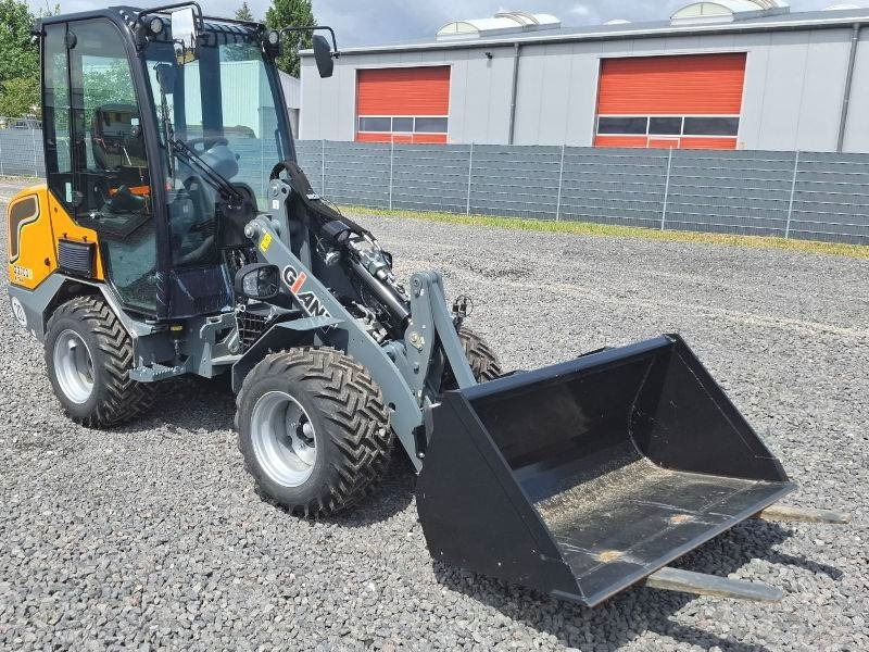 Giant G 2700 E X-Tra Elektro / electric - Мини-погрузчик с бортовым поворотом: фото 4 Giant G 2700 E X-Tra Elektro / electric - Мини-погрузчик с бортовым поворотом: фото 4