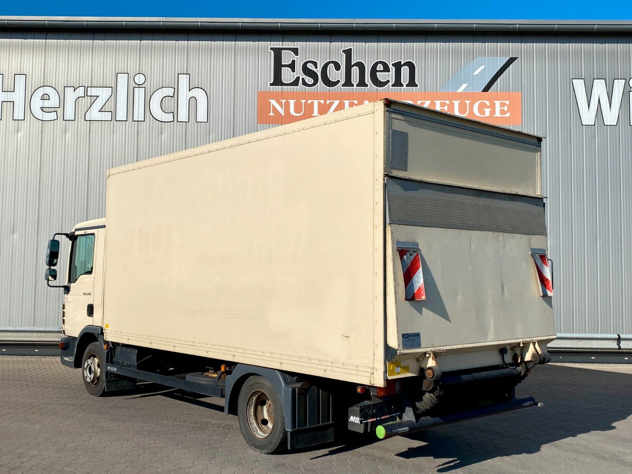 MAN TGL 8.150 Blatt/Blatt*5,5mKoffer*LBW*Seitentür MAN TGL 8.150 Blatt/Blatt*5,5mKoffer*LBW*Seitentür - Грузовик с закрытым кузовом: фото 3 MAN TGL 8.150 Blatt/Blatt*5,5mKoffer*LBW*Seitentür MAN TGL 8.150 Blatt/Blatt*5,5mKoffer*LBW*Seitentür - Грузовик с закрытым кузовом: фото 3