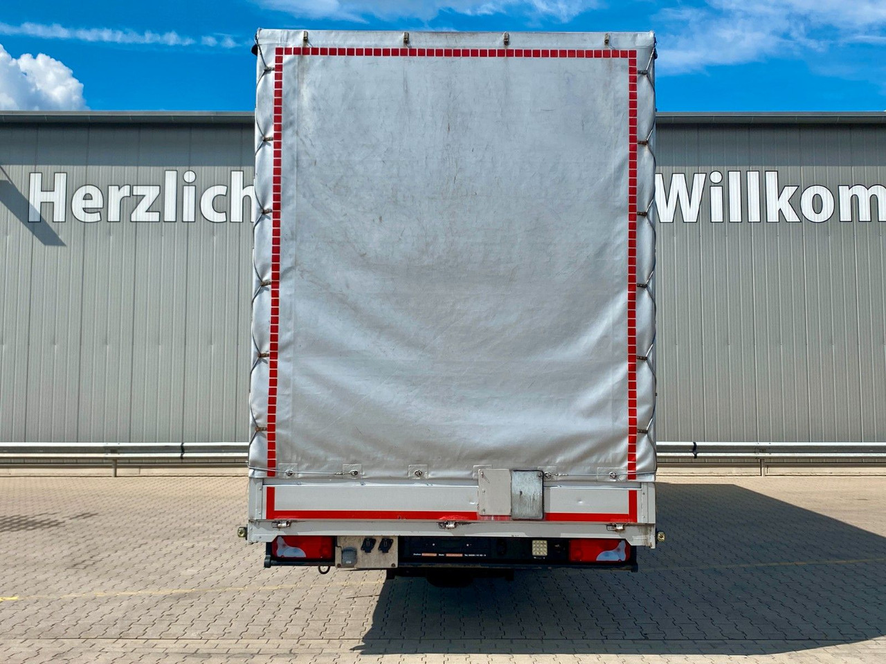 MAN TGL 8.220 I Pritsche Plane*Klima*2Tank*Automatik - Тентованный фургон: фото 4 MAN TGL 8.220 I Pritsche Plane*Klima*2Tank*Automatik - Тентованный фургон: фото 4