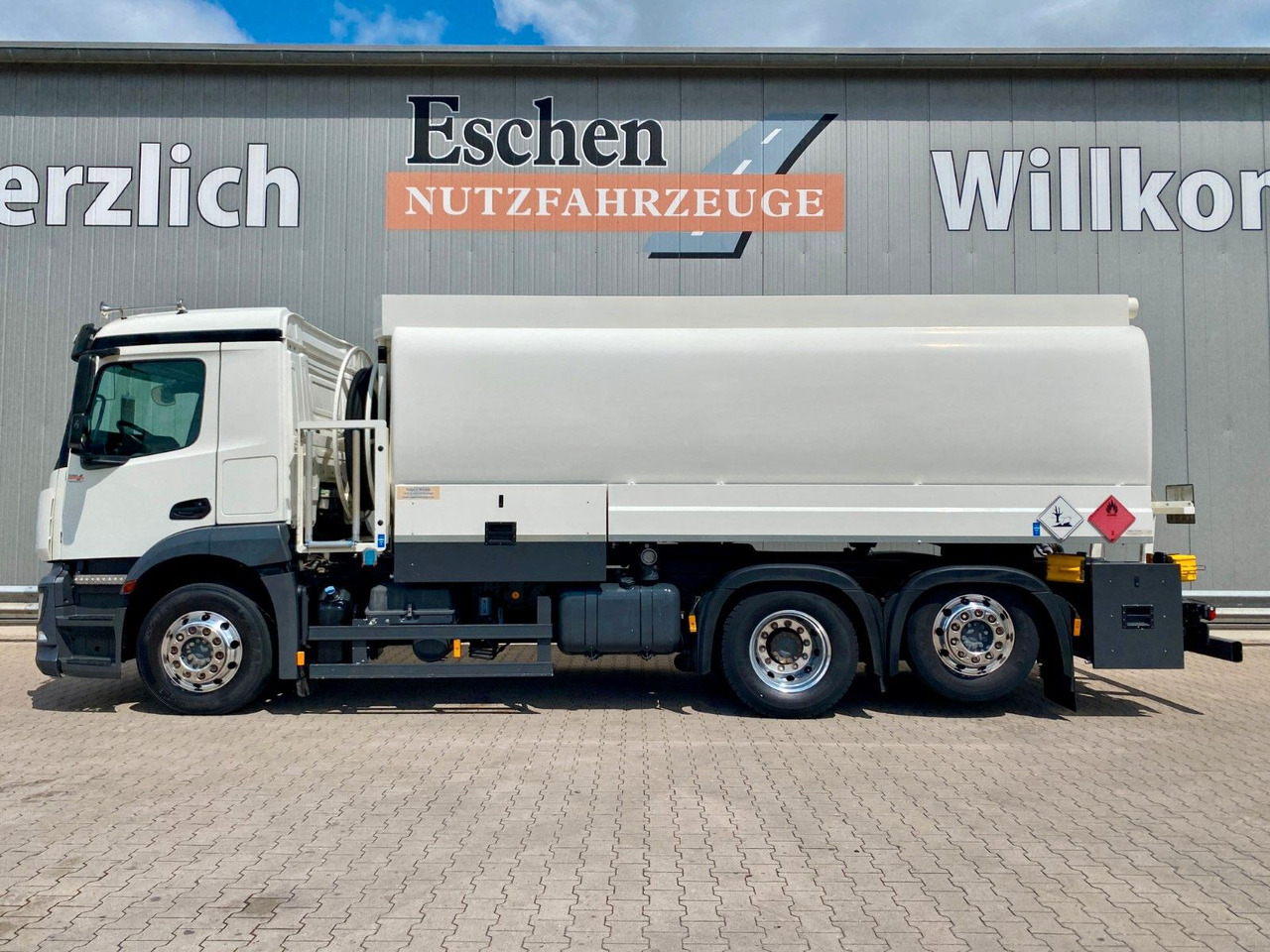 Mercedes-Benz 2540 Antos | A3*3x Kammern/20.990ltr*Kamera*Navi - Грузовик-цистерна: фото 2 Mercedes-Benz 2540 Antos | A3*3x Kammern/20.990ltr*Kamera*Navi - Грузовик-цистерна: фото 2