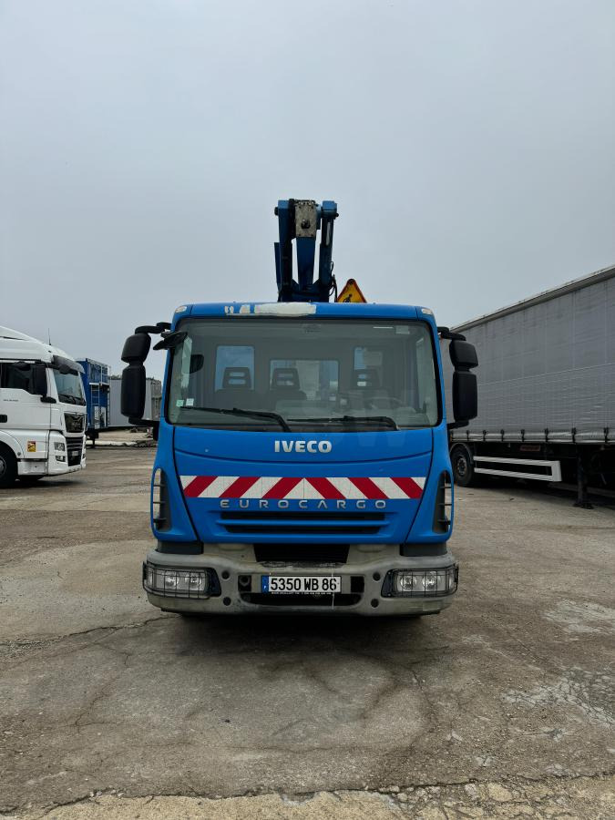 Iveco Eurocargo 100E19 - Грузовик с подъемником: фото 2 Iveco Eurocargo 100E19 - Грузовик с подъемником: фото 2