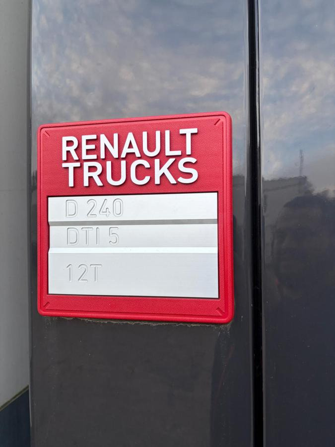 Renault D-Series 240.12 - Грузовик с закрытым кузовом: фото 3 Renault D-Series 240.12 - Грузовик с закрытым кузовом: фото 3
