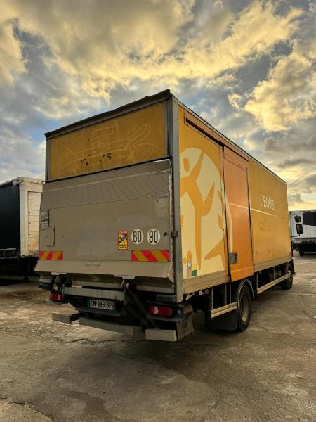 Грузовик с закрытым кузовом Renault Midlum 220: фото 10