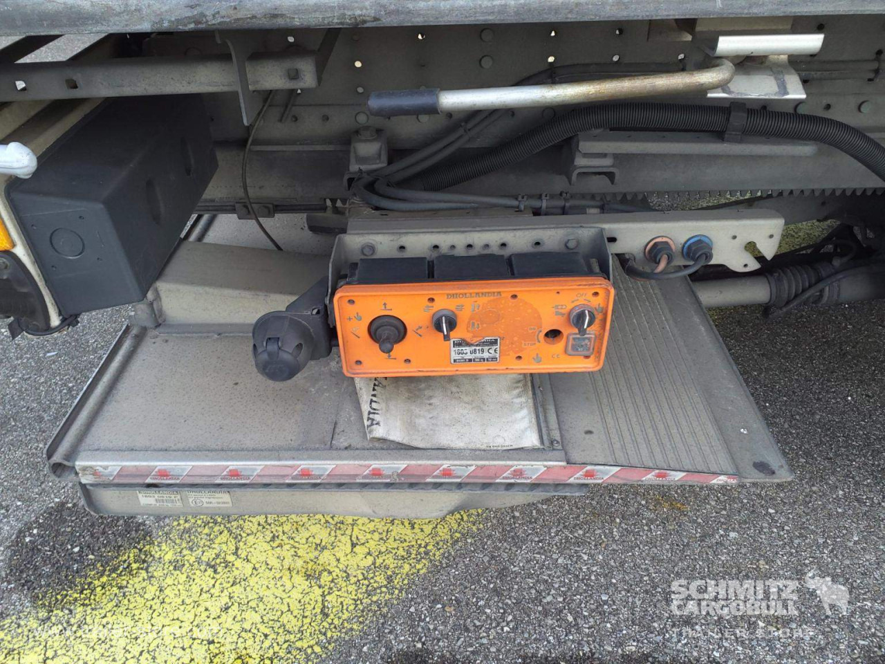 SCHMITZ Curtainsider Standard Taillift - Тентованный полуприцеп: фото 2 SCHMITZ Curtainsider Standard Taillift - Тентованный полуприцеп: фото 2