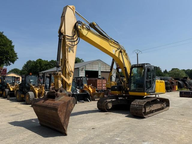 New Holland Kobelco E 215 C - Гусеничный экскаватор: фото 1 New Holland Kobelco E 215 C - Гусеничный экскаватор: фото 1