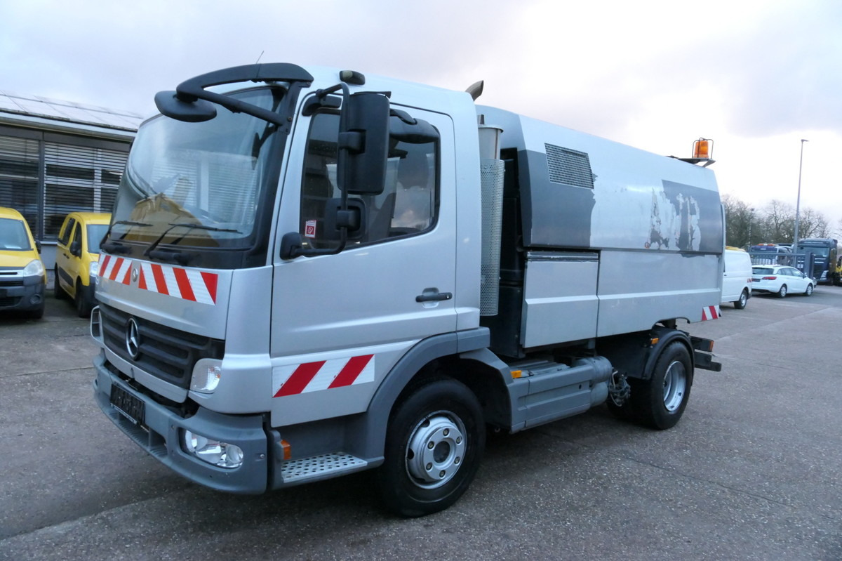 MERCEDES-BENZ Atego 1018 Rechtslenker Schmidt SK 500 R Rückfah - Подметально-уборочная машина: фото 1 MERCEDES-BENZ Atego 1018 Rechtslenker Schmidt SK 500 R Rückfah - Подметально-уборочная машина: фото 1