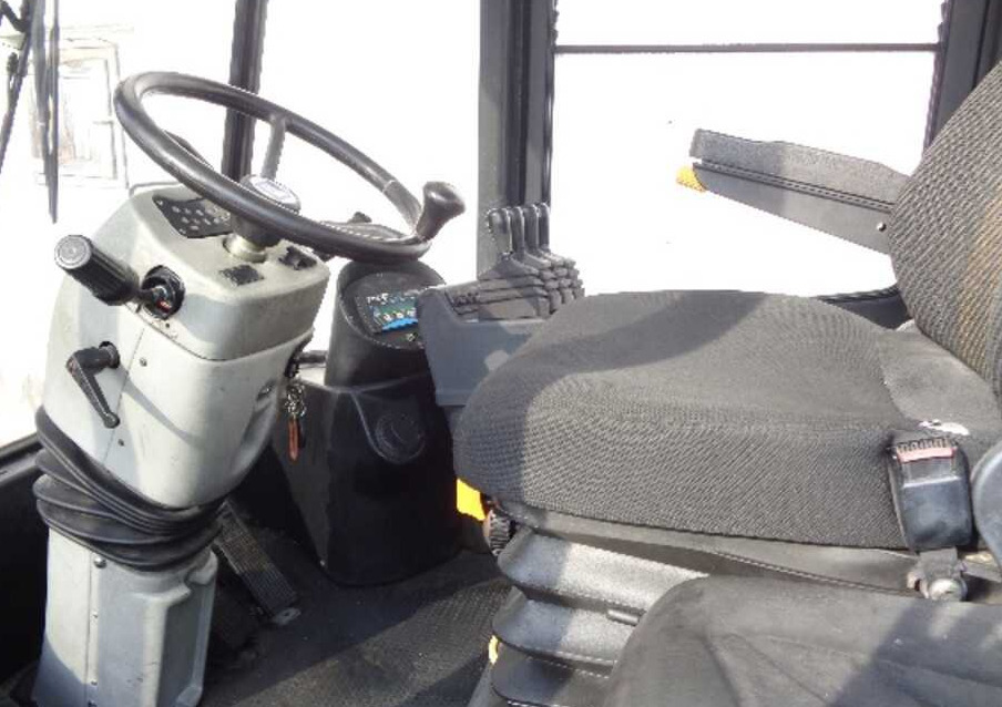 Fantuzzi FDC 180 - Дизельный погрузчик: фото 2 Fantuzzi FDC 180 - Дизельный погрузчик: фото 2