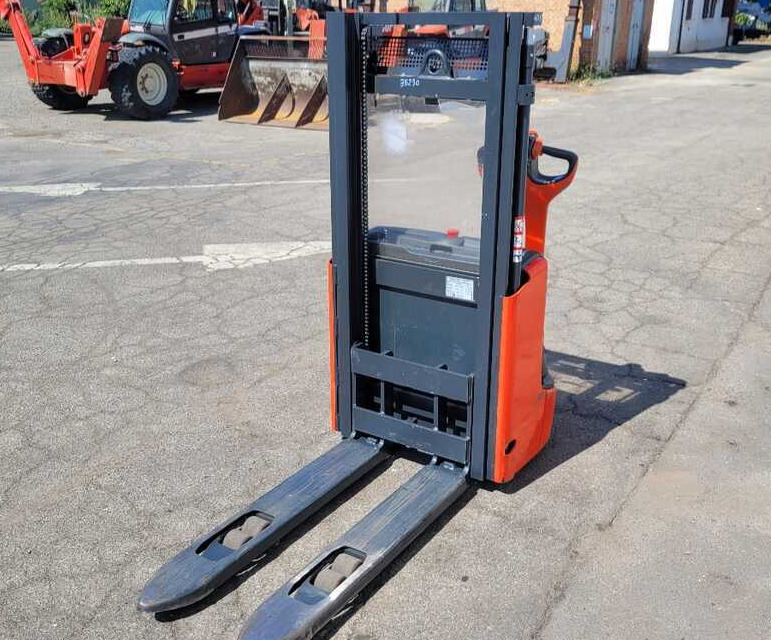 Linde L 10 (600 ore lavoro) - Штабелер: фото 2 Linde L 10 (600 ore lavoro) - Штабелер: фото 2