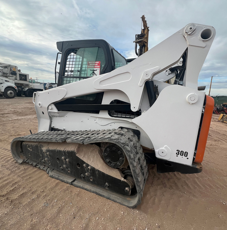 Bobcat T870 - Мини-погрузчик с бортовым поворотом: фото 4 Bobcat T870 - Мини-погрузчик с бортовым поворотом: фото 4