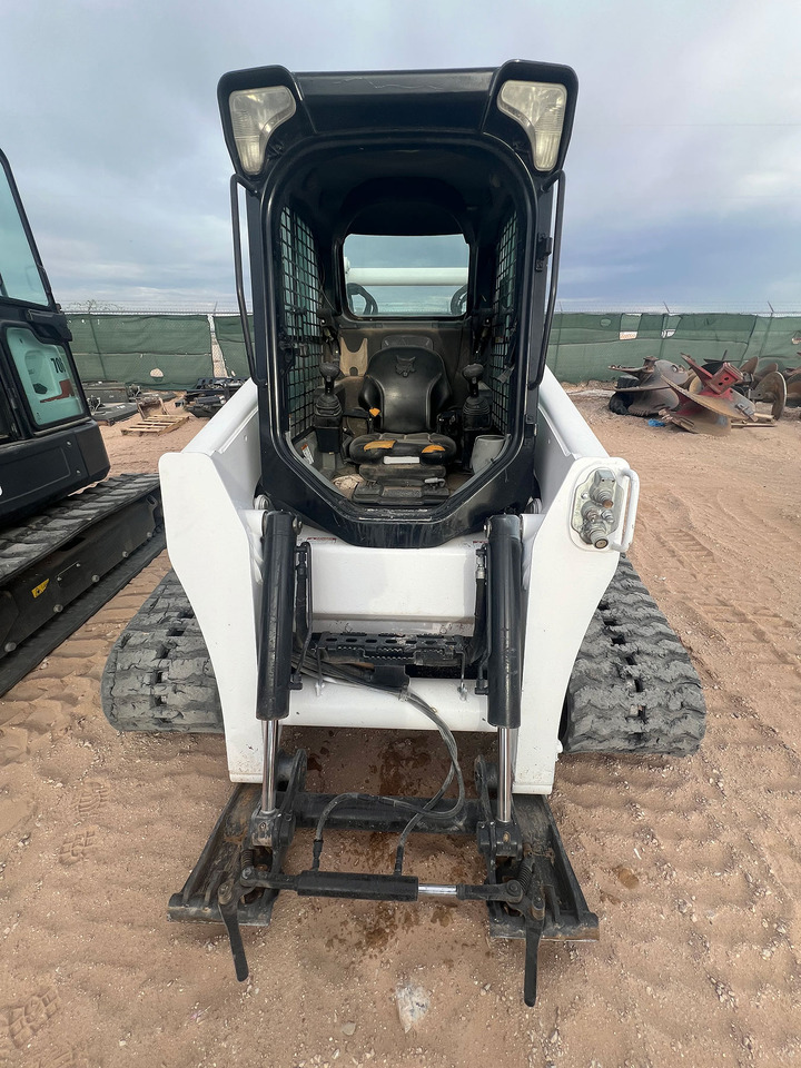 Мини-погрузчик с бортовым поворотом Bobcat T870: фото 6