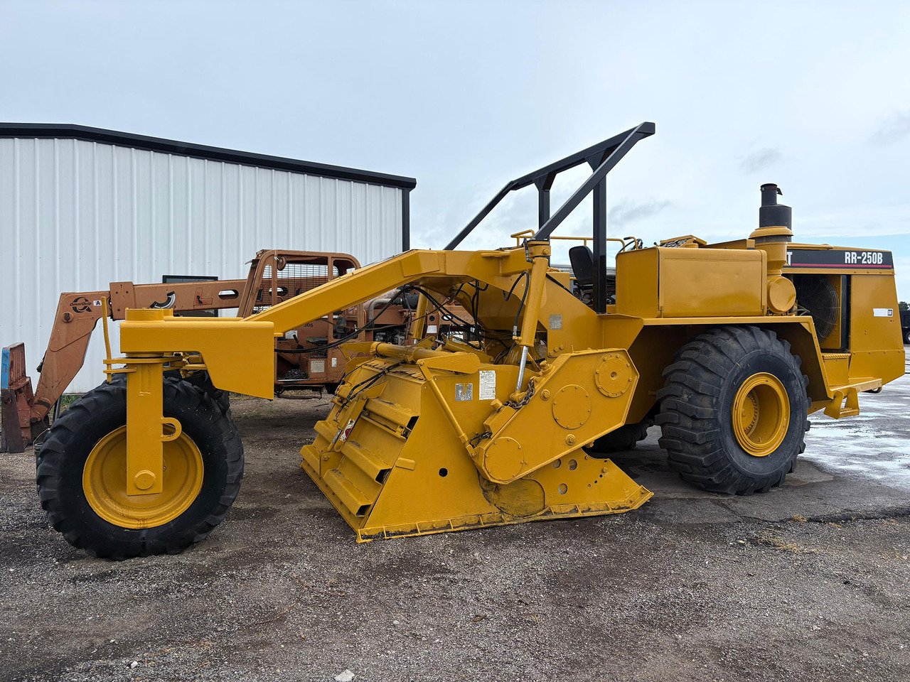 Caterpillar RR-250B - Стабилизатор грунта: фото 2 Caterpillar RR-250B - Стабилизатор грунта: фото 2