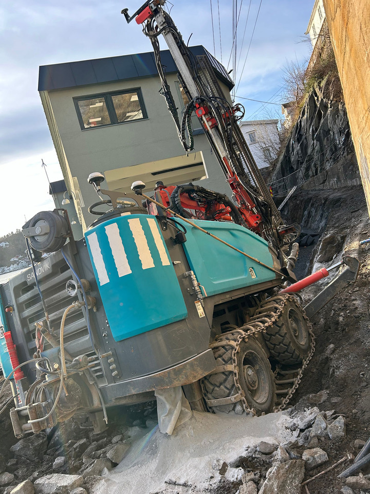 Sandvik Commando DC300Ri - Буровая машина: фото 3 Sandvik Commando DC300Ri - Буровая машина: фото 3