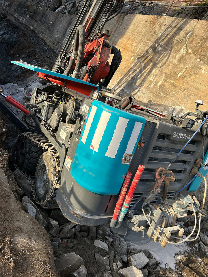Sandvik Commando DC300Ri - Буровая машина: фото 1 Sandvik Commando DC300Ri - Буровая машина: фото 1