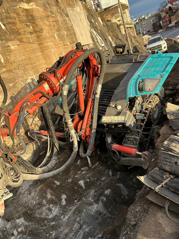 Sandvik Commando DC300Ri - Буровая машина: фото 4 Sandvik Commando DC300Ri - Буровая машина: фото 4