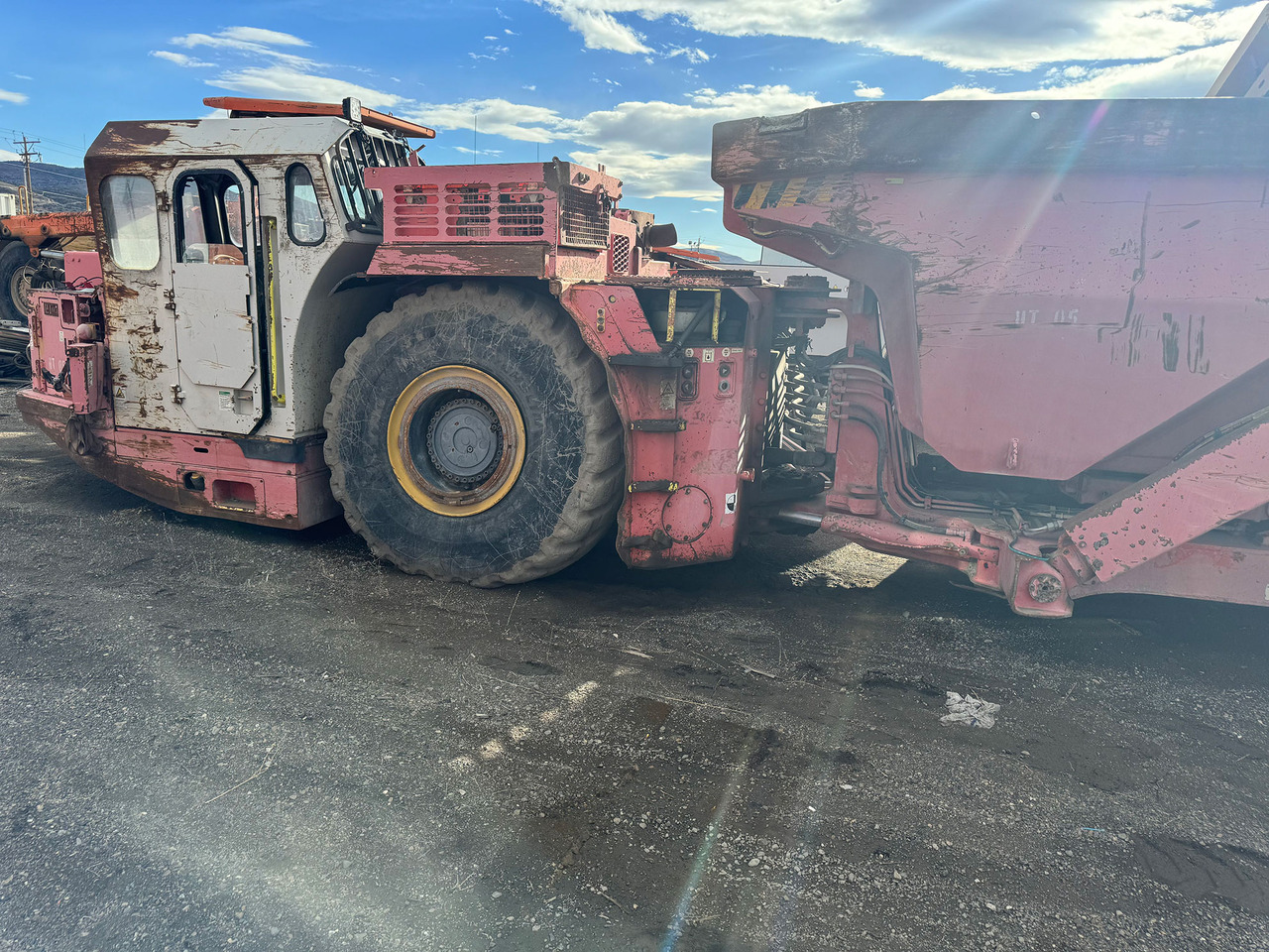 Sandvik TH430 - Горнодобывающая техника: фото 1 Sandvik TH430 - Горнодобывающая техника: фото 1