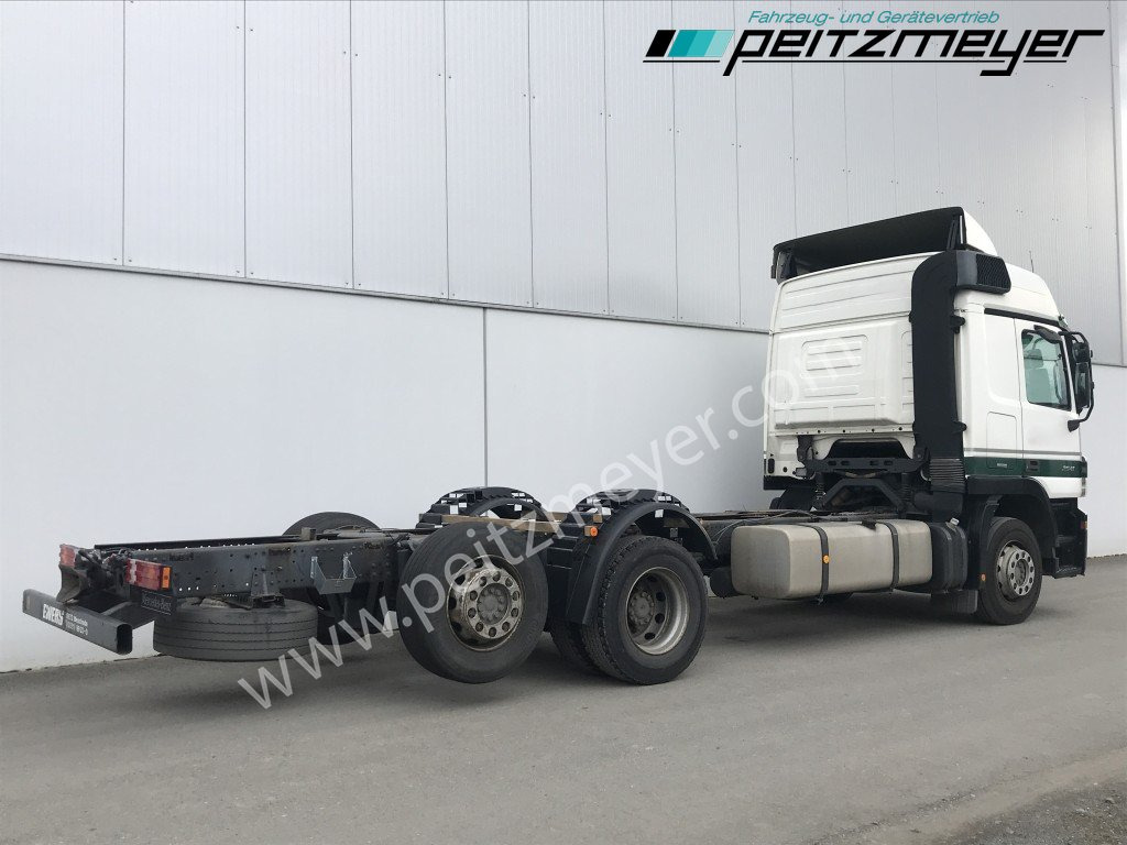 MERCEDES-BENZ Actros 2541 L Fahrgestell, 3 Pedale, MP2, Klima Blatt/Luft - Грузовик-шасси: фото 4 MERCEDES-BENZ Actros 2541 L Fahrgestell, 3 Pedale, MP2, Klima Blatt/Luft - Грузовик-шасси: фото 4