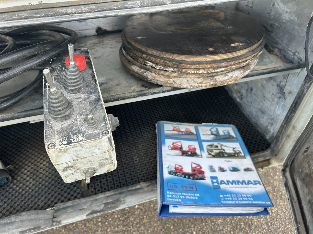 Полуприцеп-контейнеровоз/ Сменный кузов Hammar Sideloader 160 S / 20ft - 2 x 20 ft - 40 - Containers / 33 Tons lifting capacity / Remote control: фото 9