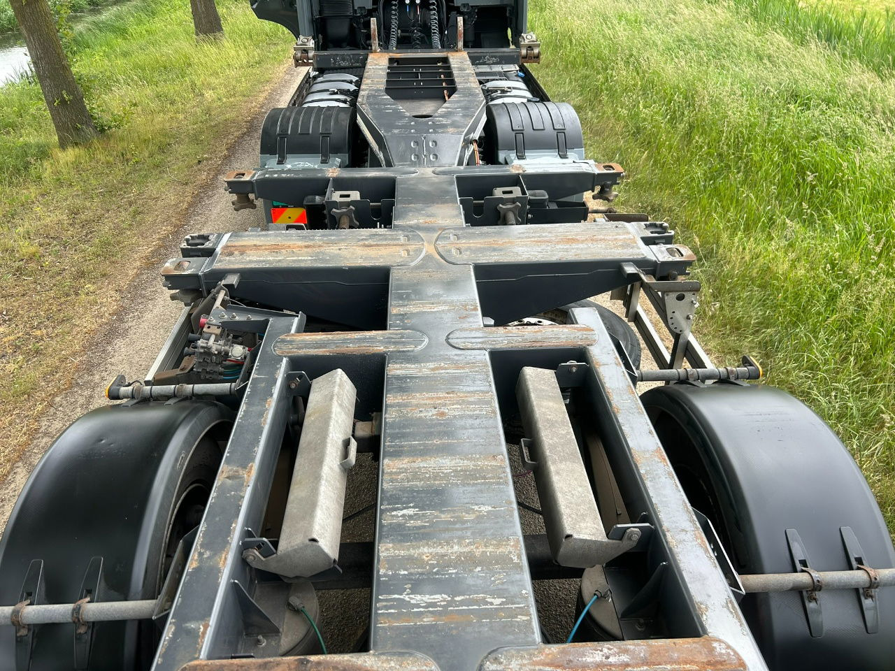 Полуприцеп-контейнеровоз/ Сменный кузов Pacton ET3 / Bpw Disc / Lifting axle / 2x20/30/40/45 ft hc / Tyres 80 / Tuf 3-20: фото 8