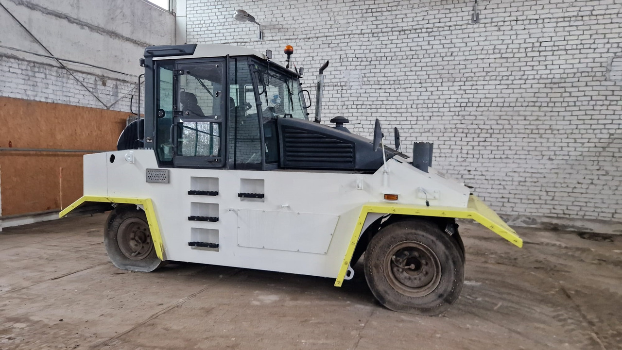 BOMAG BW24 R - Пневмоколесный каток: фото 1 BOMAG BW24 R - Пневмоколесный каток: фото 1
